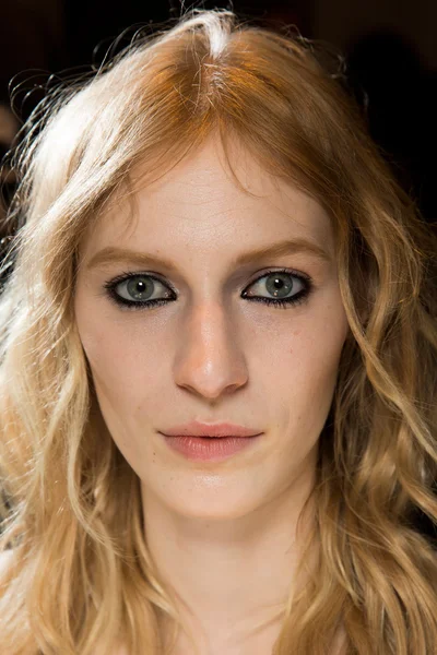 Look 16